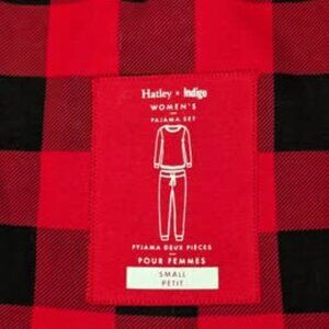 NEW!! Plaid pyjamas set in its own bag by Hatley x Indigo. GIFTABLE!!
